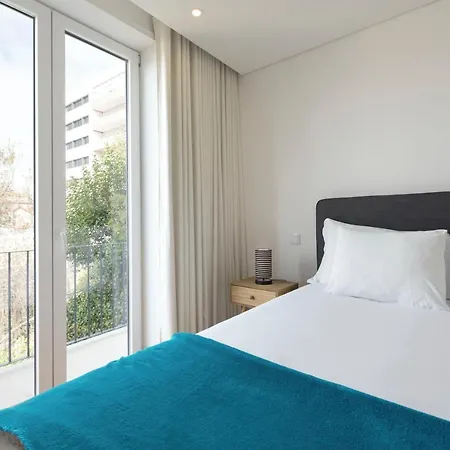 Lovelystay - Central Flat W/ Ac & Balcony Porto Buitenkant foto