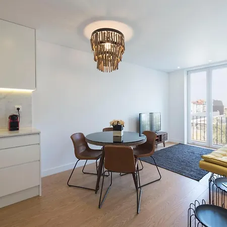 Lovelystay - Central Flat W/ Ac & Balcony Porto Buitenkant foto