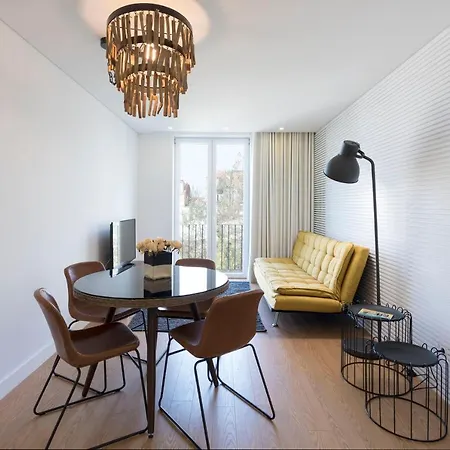 Lovelystay - Central Flat W/ Ac & Balcony Porto Buitenkant foto