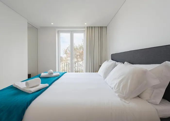 Lovelystay - Central Flat W/ Ac & Balcony