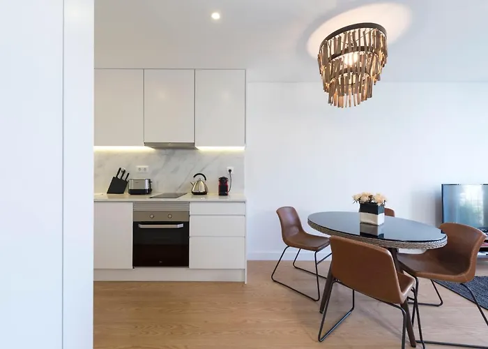 Lovelystay - Central Flat W/ Ac & Balcony