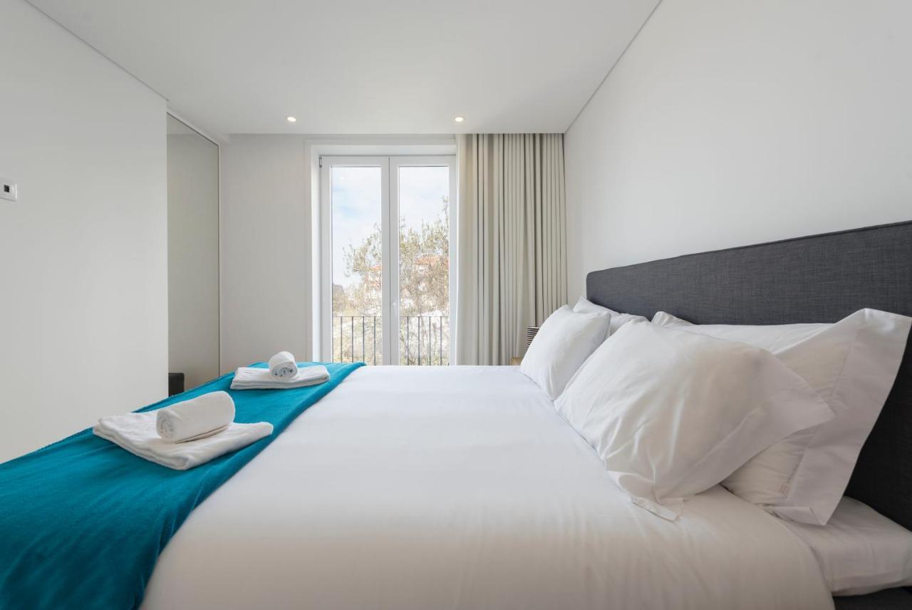 Lovelystay - Flat W/ Ac & Balcony Apartment